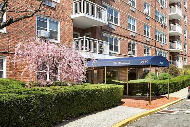 3935 Blackstone Avenue #1A Bronx, NY 10471