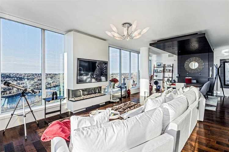 888 4 Ave SW #2102 Calgary, AB T2P 5R4