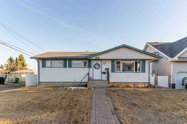 6807 132A Avenue Edmonton, AB T5C 2B8