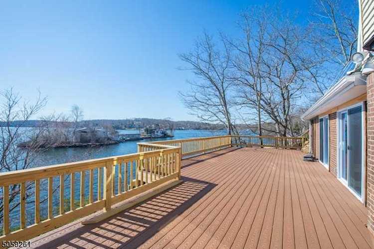 638 Lakeside Ave Hopatcong Boro, NJ 07821