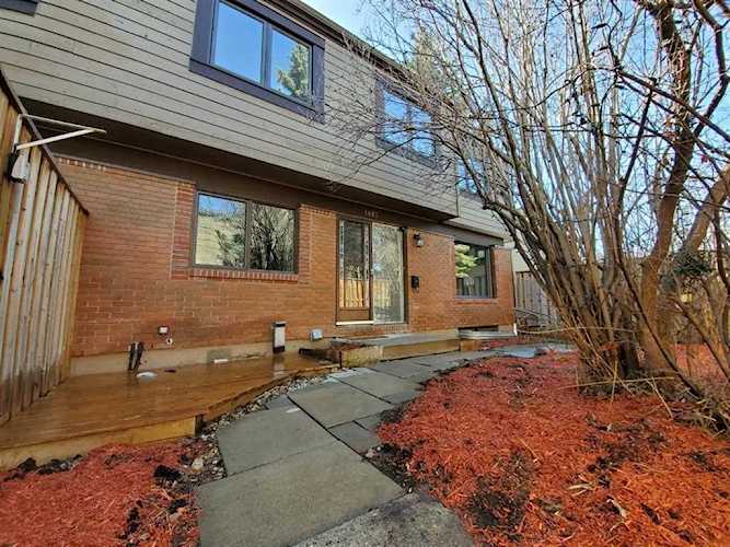 9803 24 St SW #1003 Calgary, AB T2V 3W5
