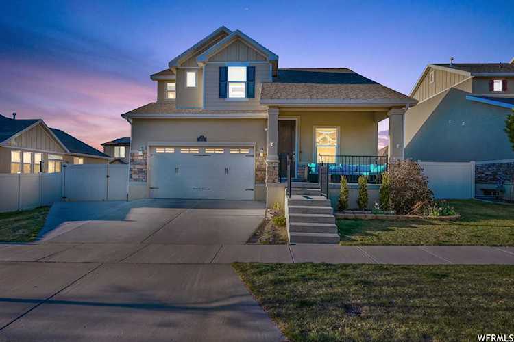 203 E E Flicker Dr Sandy, UT 84070