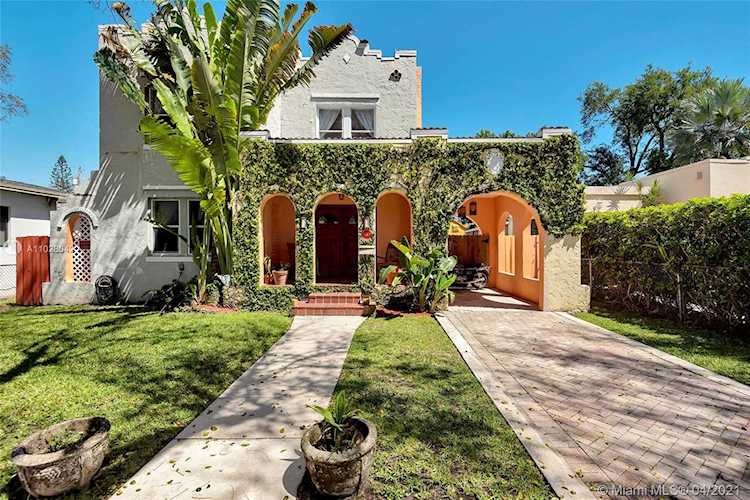 1545 SW 11th Ter Miami, FL 33135