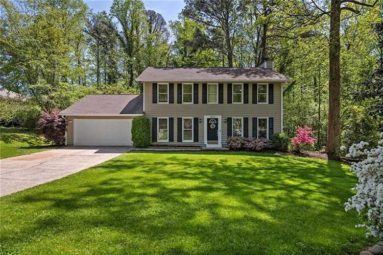 9775 Lake Forest Way Roswell, GA 30076