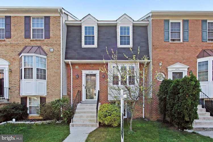 6749 Cardinal Woods Ct Lorton, VA 22079
