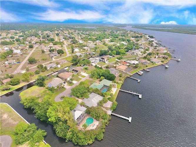 3173 Peace River Dr Punta Gorda, FL 33983