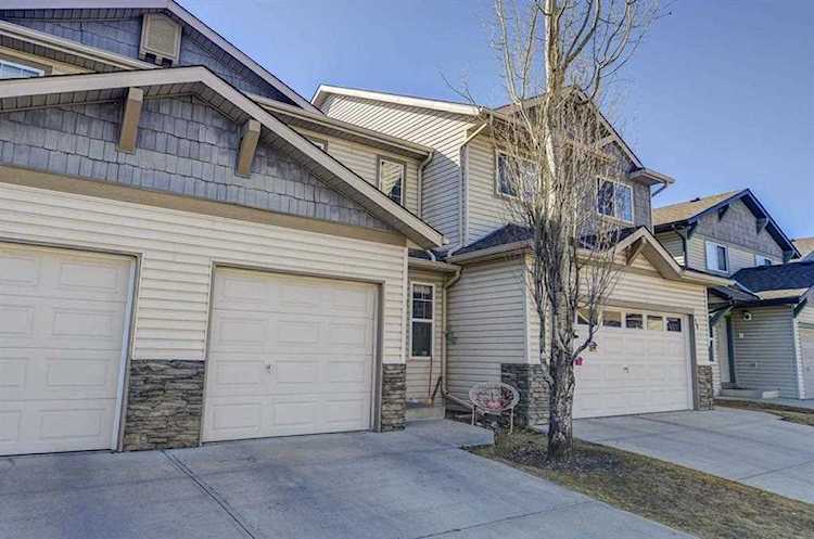 17 Eversyde Ct SW Calgary, AB T2Y 4S3