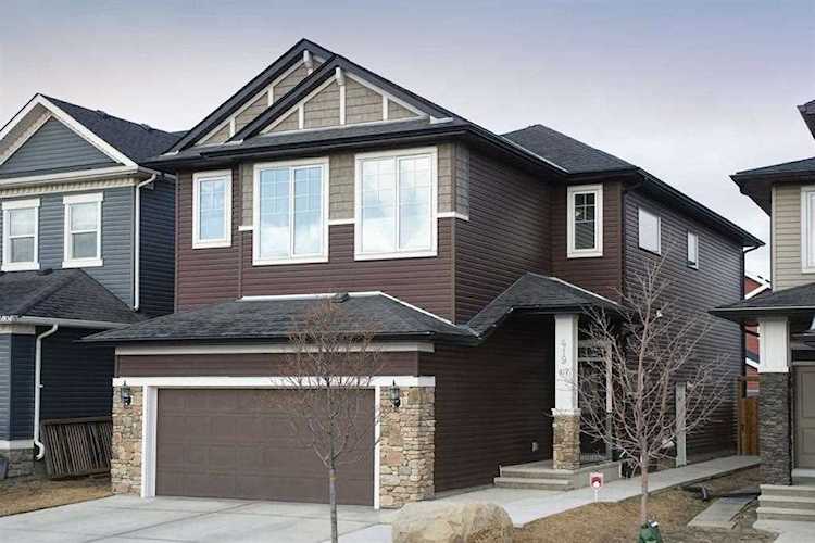 419 Evansglen Dr NW Calgary, AB T3P 0P6