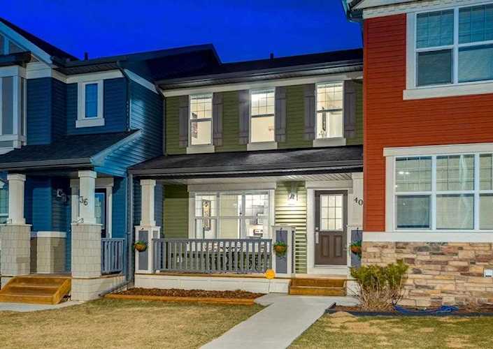 40 Evansridge Ct NW Calgary, AB T3P 0N2