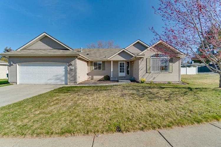 8371 Chateaux Dr Hayden, ID 83835