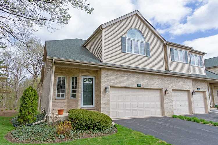 6 Charlemagne Circle Roselle, IL 60172