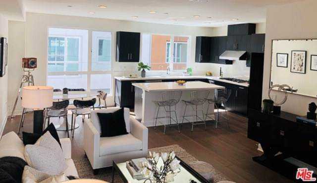 1144 W Alma Ln Hollywood, CA 90038