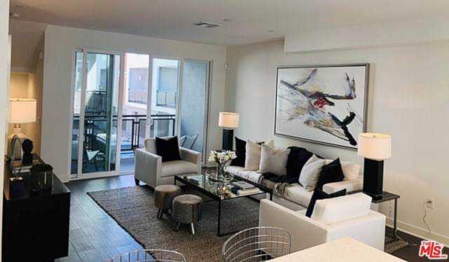 1149 W Alma Ln Hollywood, CA 90038