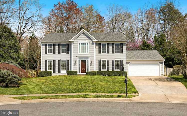 14718 General Lee Dr Centreville, VA 20121