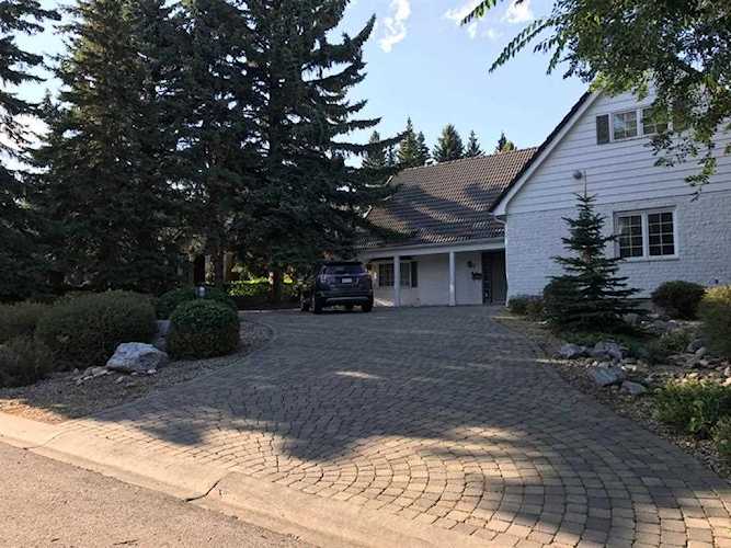 268 Eagle Ridge Dr SW Calgary, AB T2V 2V7