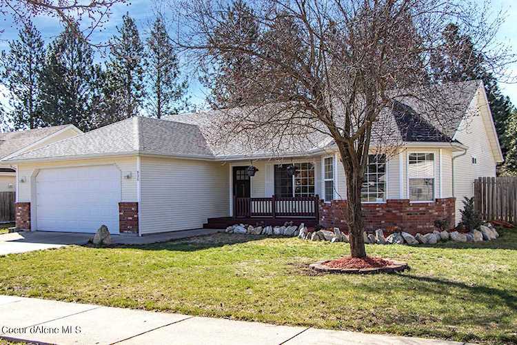 836 Dempsey Dr Hayden, ID 83835