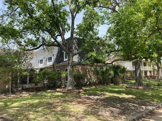 15838 Fleetwood Oaks Dr Houston, TX 77079