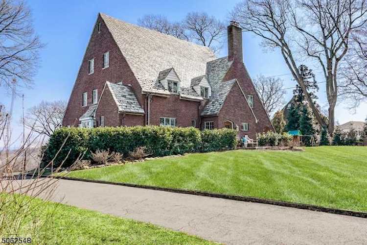 69 Edgewood Road Summit, NJ 07901