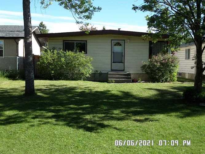 3412 33A Ave SE Calgary, AB T2B 0K4