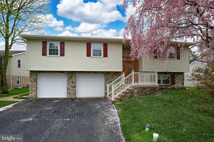 2860 Southwick Dr Lancaster, PA 17601