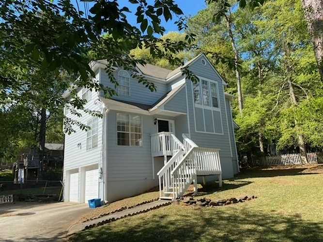 1961 Rocky Mill Ln Lawrenceville, GA 30044