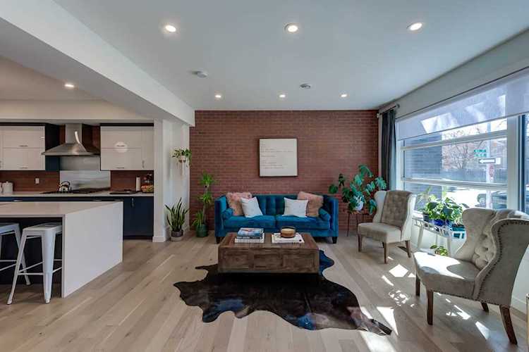 10504 85 Avenue Edmonton, AB T6E 2K4