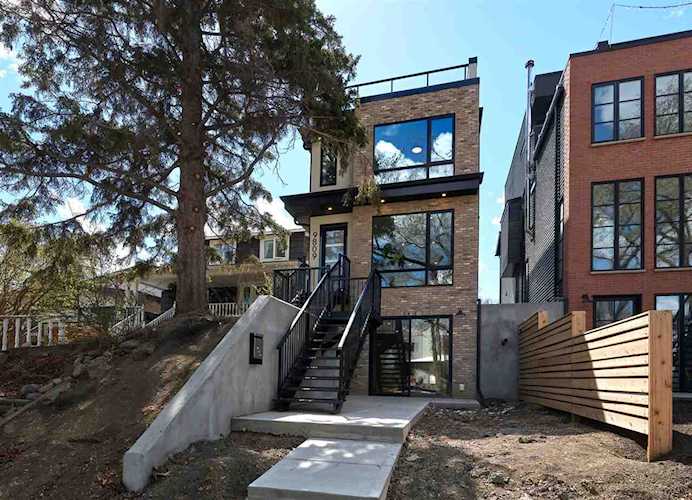 9809 92 Avenue Edmonton, AB T6E 2V4