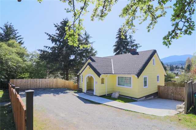 425 Bruce Ave Nanaimo, BC V9R 3Y3