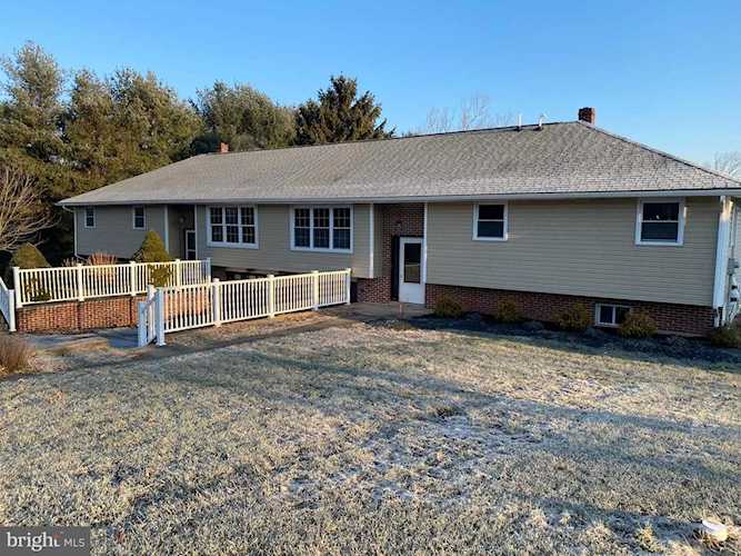 9 Queen St Douglassville, PA 19518