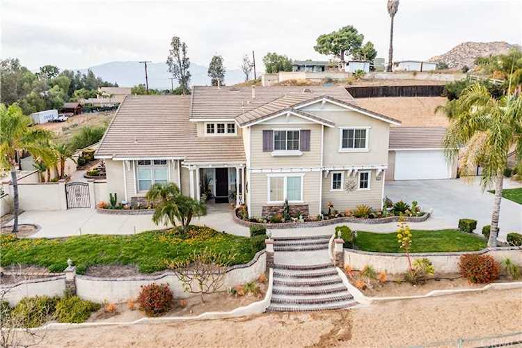 883 Harness Ln Norco, CA 92860