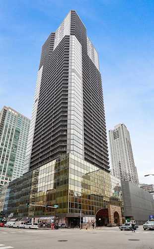 Property details for homes for sale in Chicago Photo 1