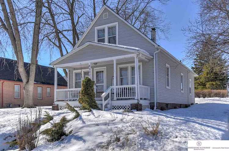 4302 S 38 St Omaha, NE 68107 | MLS 22102908 Photo 1
