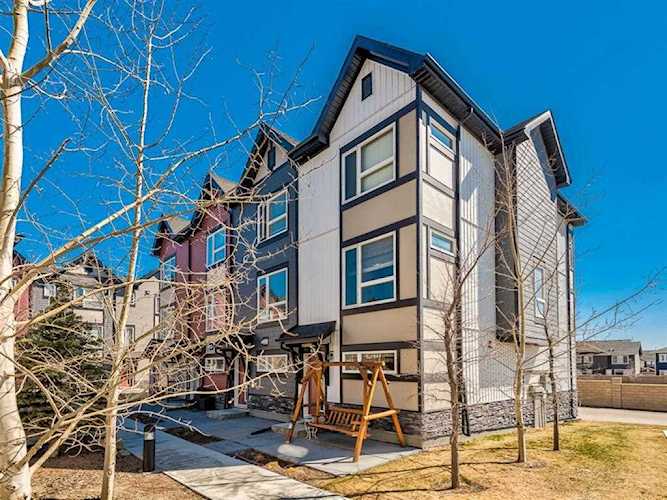 11 Evanscrest Mews NW #402 Calgary, AB T3P 0Y1