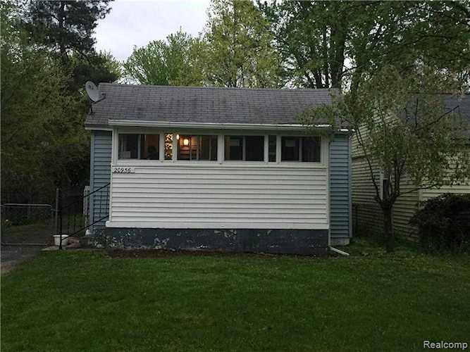 20956 Rensselaer St Farmington Hills, MI 48336