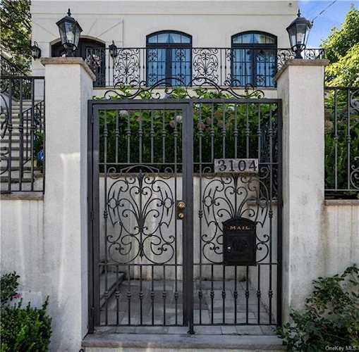 3104 Netherland Avenue Bronx, NY 10463
