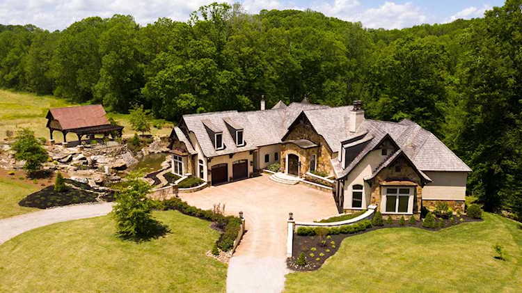 1050 Pine Creek Falls Rd Smithville, TN 37166
