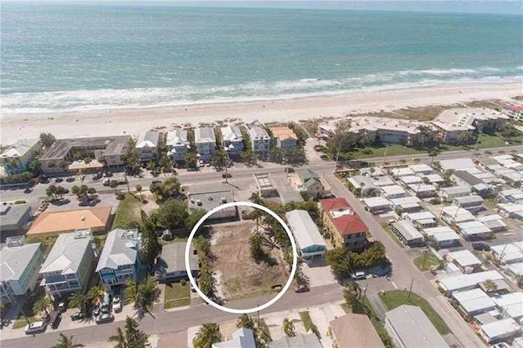 2514 Avenue C Bradenton Beach, FL 34217