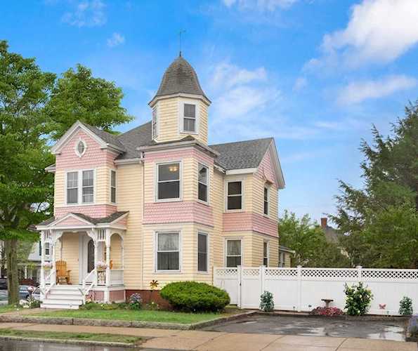199 Burrill Street Swampscott, MA 01907
