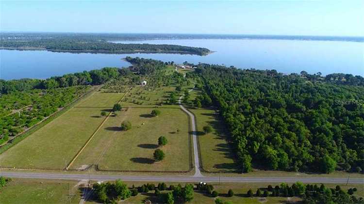 12115 SE Sunset Harbor Rd Weirsdale, FL 32195