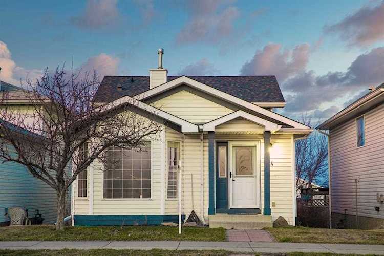 74 Millrise Blvd SW Calgary, AB T2Y 3C9