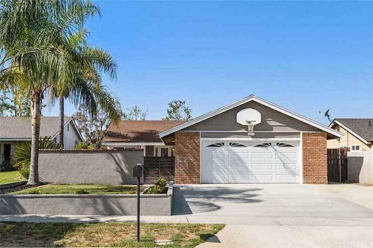 5374 E Cresthill Dr Anaheim Hills, CA 92807