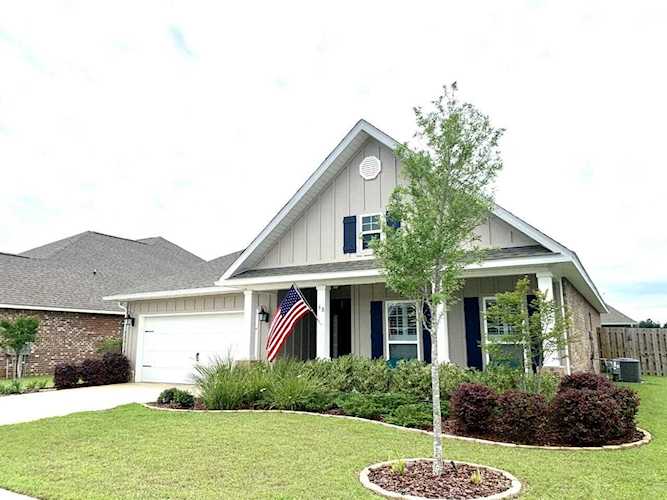 68 Lottie Loop Freeport, FL 32439