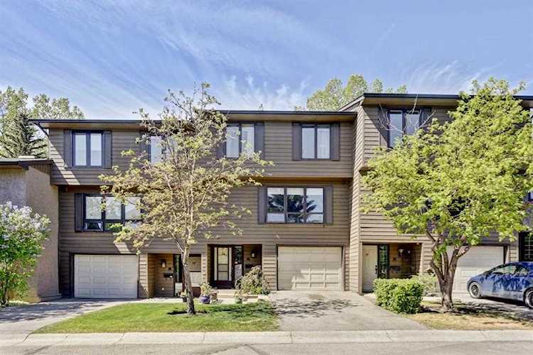 23 Glamis Dr SW #36 Calgary, AB T3E 6S3