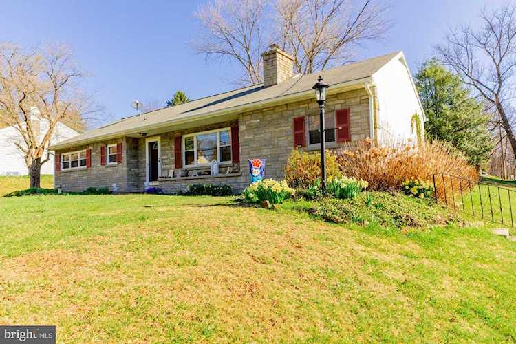 3 Beechwood Dr Coatesville, PA 19320