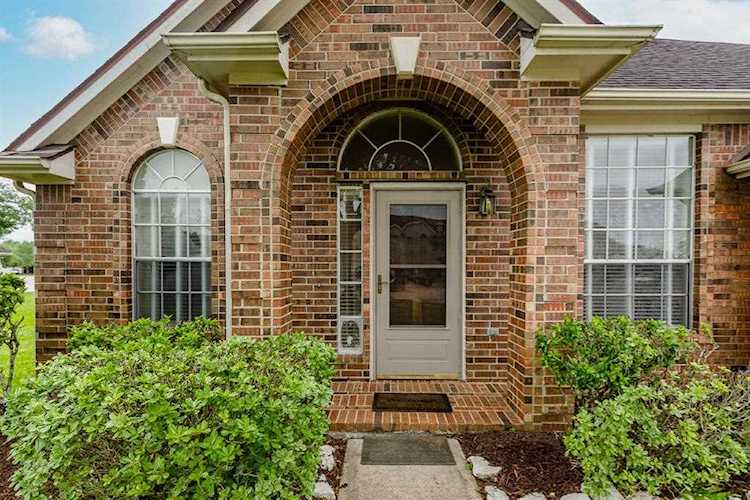 1303 Owl Tree Ct Fresno, TX 77545