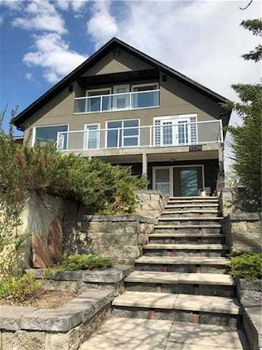 5236 23 Ave NW Calgary, AB T3B 1A1