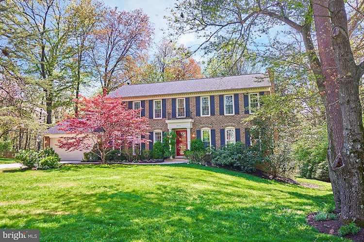 2232 Carmichael Dr Vienna, VA 22181