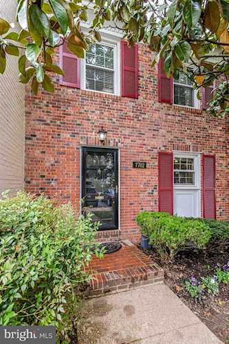 7702 Tiverton Dr Springfield, VA 22152