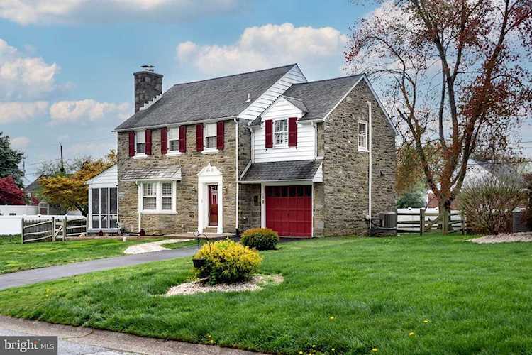 18 Rolling Rd Claymont, DE 19703