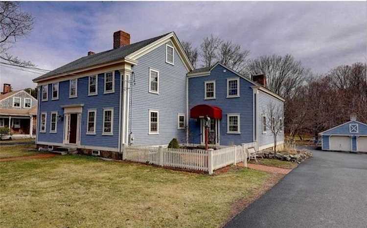 3261 Mendon Rd Cumberland, RI 02864